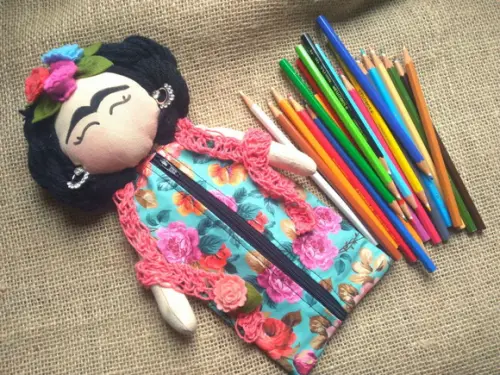 Estojo Boneca Frida Kahlo