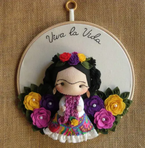 Boneca Frida Kahlo - quadro bastidor