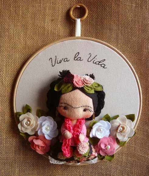 Boneca Frida Kahlo - quadro bastidor