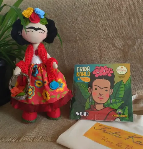 Boneca Frida Kahlo - kit boneca livro e sacola