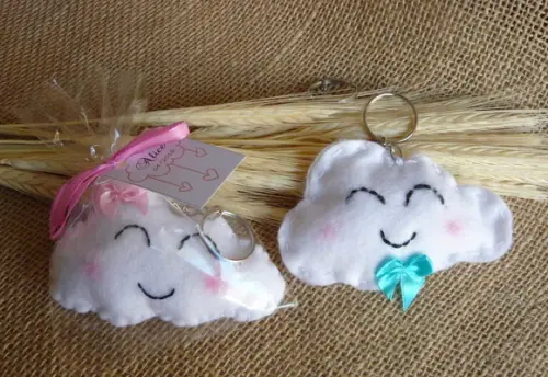 Kit com 12 Chaveiros Nuvens de Amor