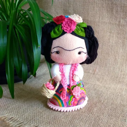 Boneca Frida Kahlo em Feltro