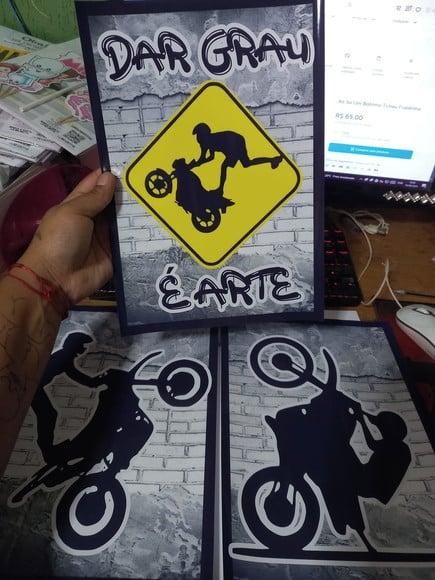 Kit Posteres Moto ( Dar Grau ) Empinando
