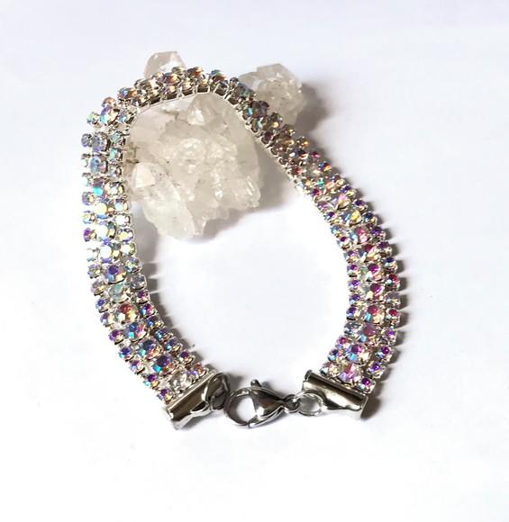 Tornozeleira Prateada com Strass Aurora Boreal 3 Linhas