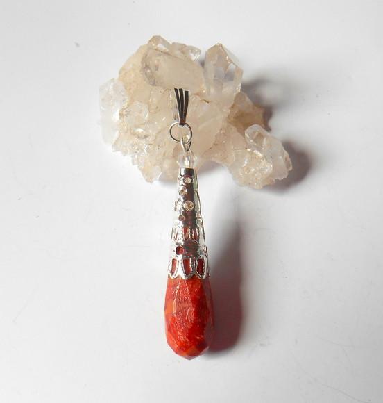 Pingente com Gota de Coral Esponja