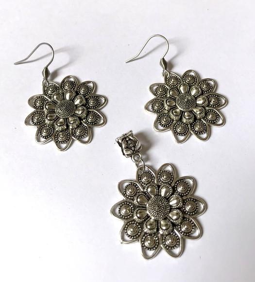 Conjunto Aço Inox com Mandala e Flor em Liga