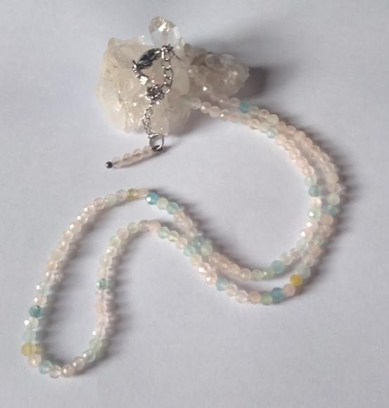 Choker Colar com Morganitas Facetadas e Fecho em Aço Inox