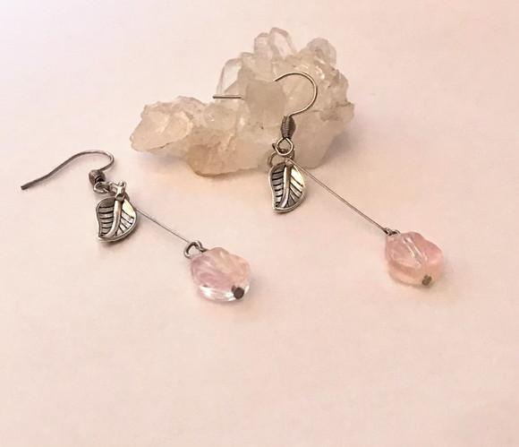 Brinco Flor de Cristal Rosa Claro e Aço Inox
