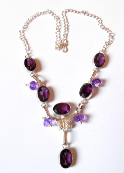 Colar Prateado com Cristais Roxo Ametista
