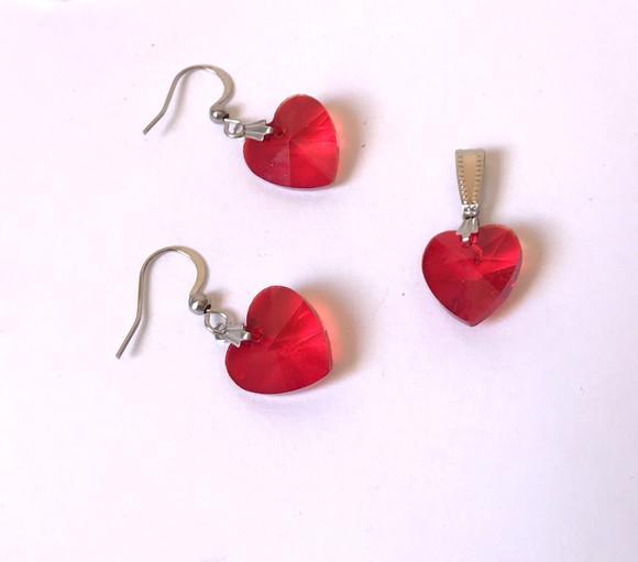 Conjunto Brinco e Pingente Coração Cristal Vermelho Aço Inox