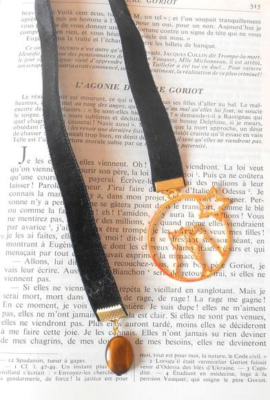Marcador de Páginas /livro / Bíblia com Olho de Tigre