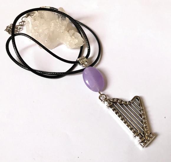 Cordão Colar com Jade Lilas e Harpa