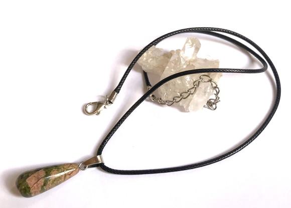 Cordão Choker Colar Preto com Pingente Gota de Unakita