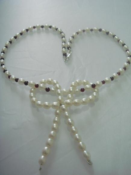 Colar Choker com Pérolas de Água Doce e Granada
