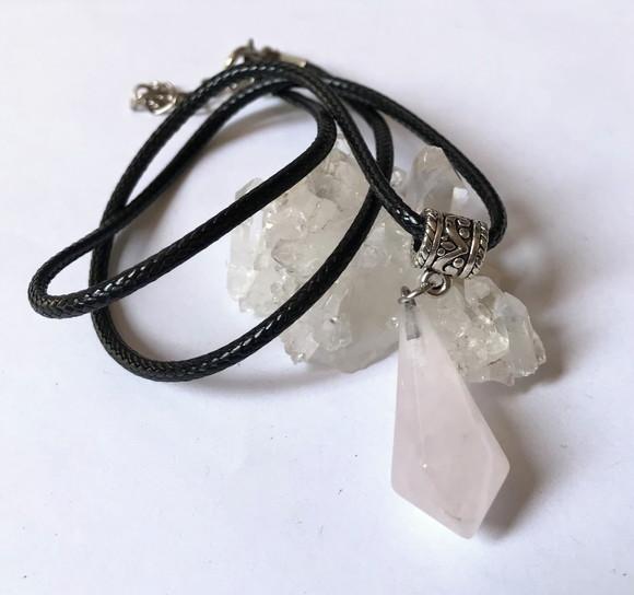 Cordão Colar com Pingente Quartzo Rosa