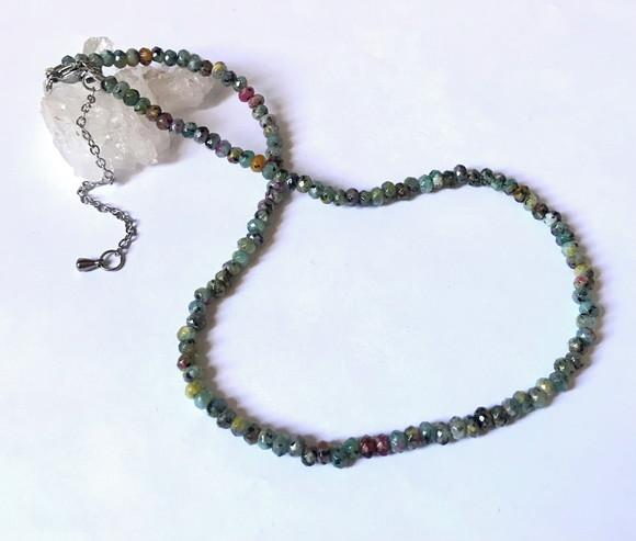Choker Colar Jaspe Multi Coloridas Facetadas e Aço Inox