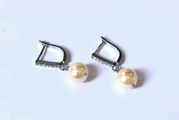 Brinco Pérola Shell Color e Zirconias