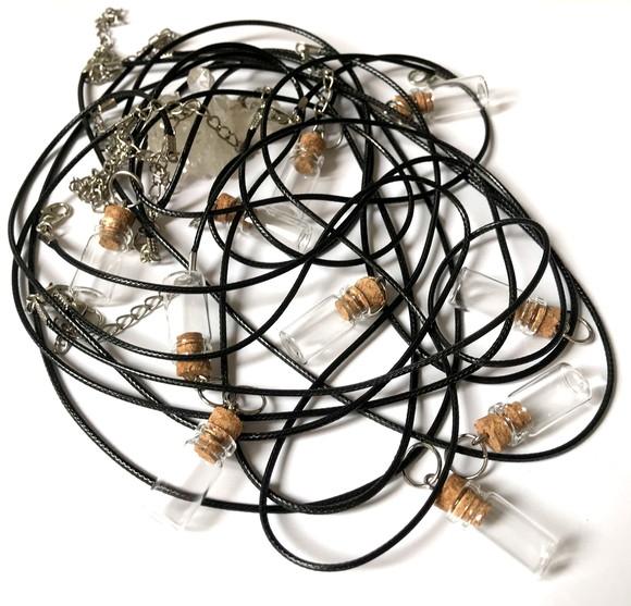 Kit com 10 Colares com Garrafinhas de Vidro com Tampinha