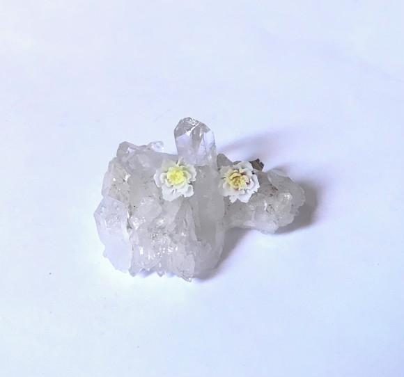 Brinco Flor Resina e Pino Aço Inoxidavel