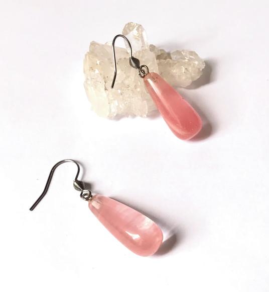 Brinco com Gota Cristal Cherry e Gancho em Aço Inoxidável