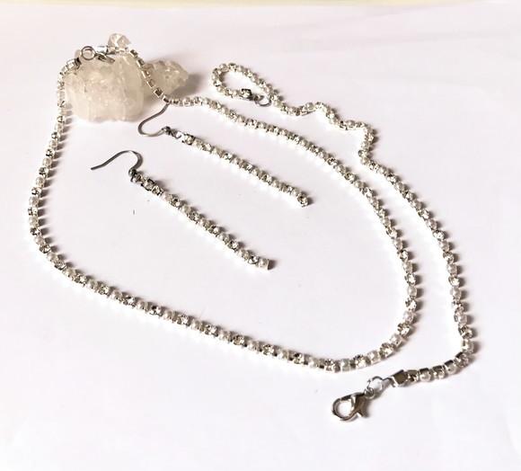 Conjunto Choker Pulseira e Brincos com Perola Abs e Strass