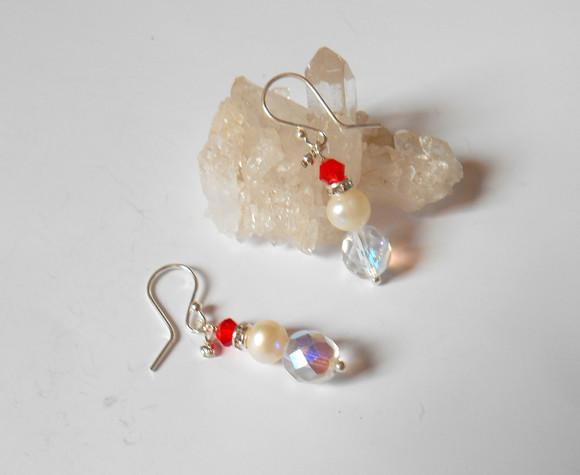 Brinco de prata com cristal vermelho e branco