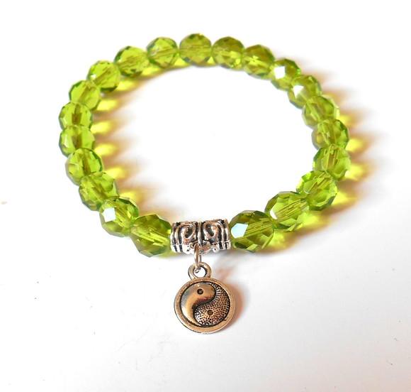 Pulseira Cristal Theco Verde 21 Contas e Simbolo Yin Yang