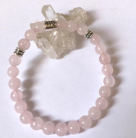 Pulseira com Quartzo Rosa e Entremeio com Signos do Zodiaco