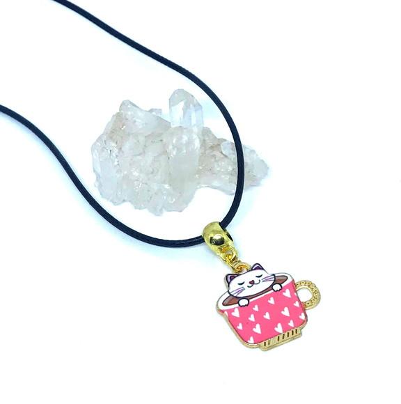 Cordão Colar com Gato Esmaltado Metal em Dourado