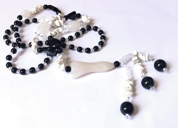 Colar com Contas Resina Preto e Branco