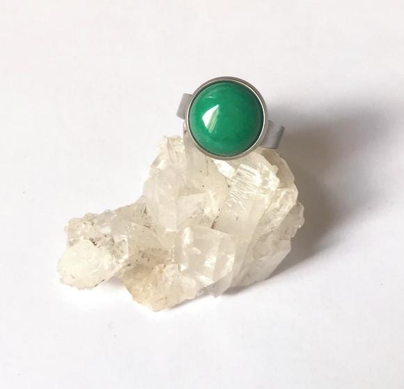 Anel Ajustável em Aço Inox com Jade Verde Cabochão