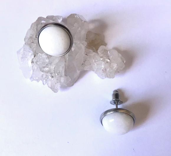 Brinco Agata Branca Cabochão e Pino de Aço Inox