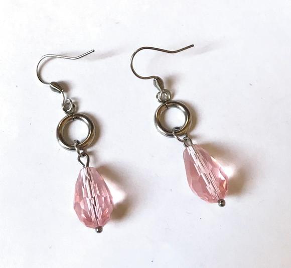 Brinco Cristal Rosa Facetado em Gota e Acabamento em Inox