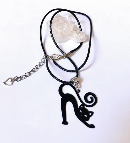 Cordão Colar com Gatinho Preto e Acabamento Prateado