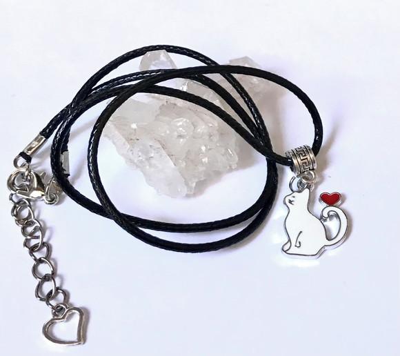 Cordão Colar com Gatinho Branco em Prateado
