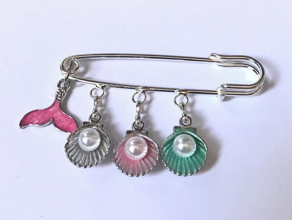Broche Vida Marinha com Conchinhas e Cauda