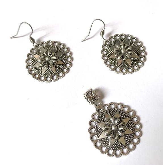 Conjunto Aço Inox com Mandala e Flor em Liga