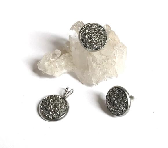 Conjunto Brincos Pino e Pingente Aço Inox Simulação de Druza