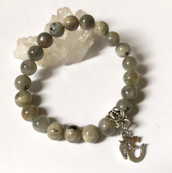 Pulseira Japamala com Labradorita 21 Contas Simbolo Om