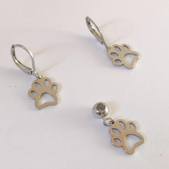 Conjunto Brincos e Pingente em Aço Inox Pet Patinhas