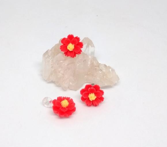 Conjunto Brincos e Pingente Flor em Resina