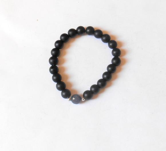 Pulseira Japamala negra 21 contas e jade safira