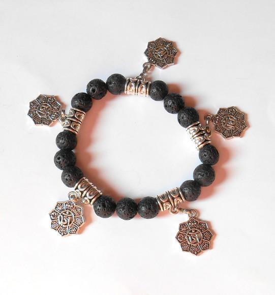 Pulseira Ajustável Esotérica com Lava Vulcânica Simbolo Om