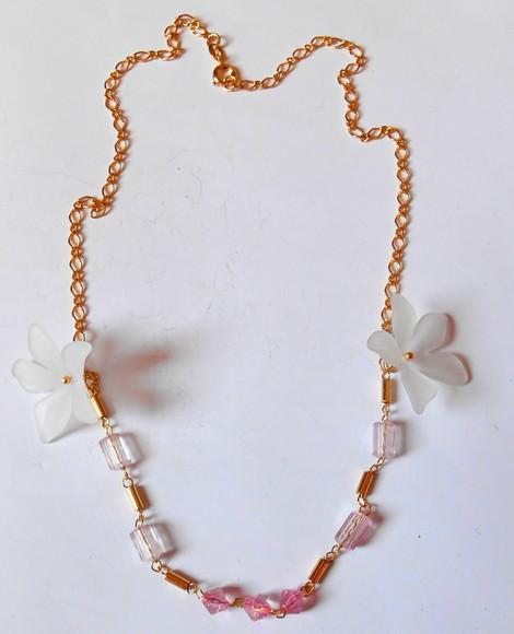 Colar corrente folheado a ouro com cristais e flores