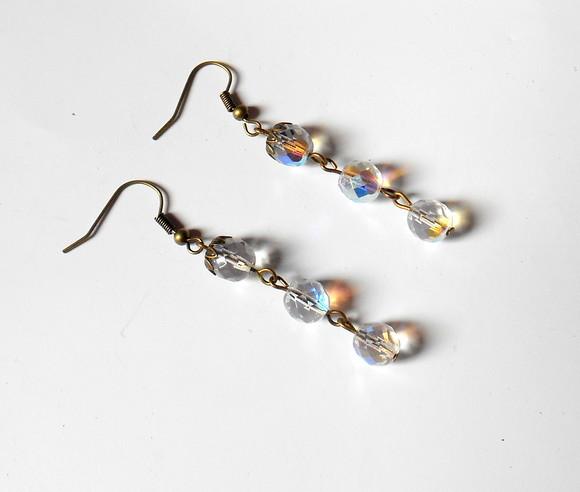 Brinco Ouro Velho com Cristal Theco com Efeito Aurora Boreal