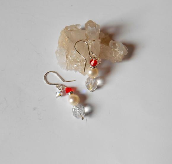 Brinco de prata com cristal vermelho e branco