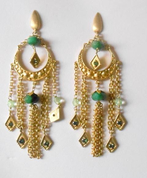 Brinco longo folheado a ouro com zirconias