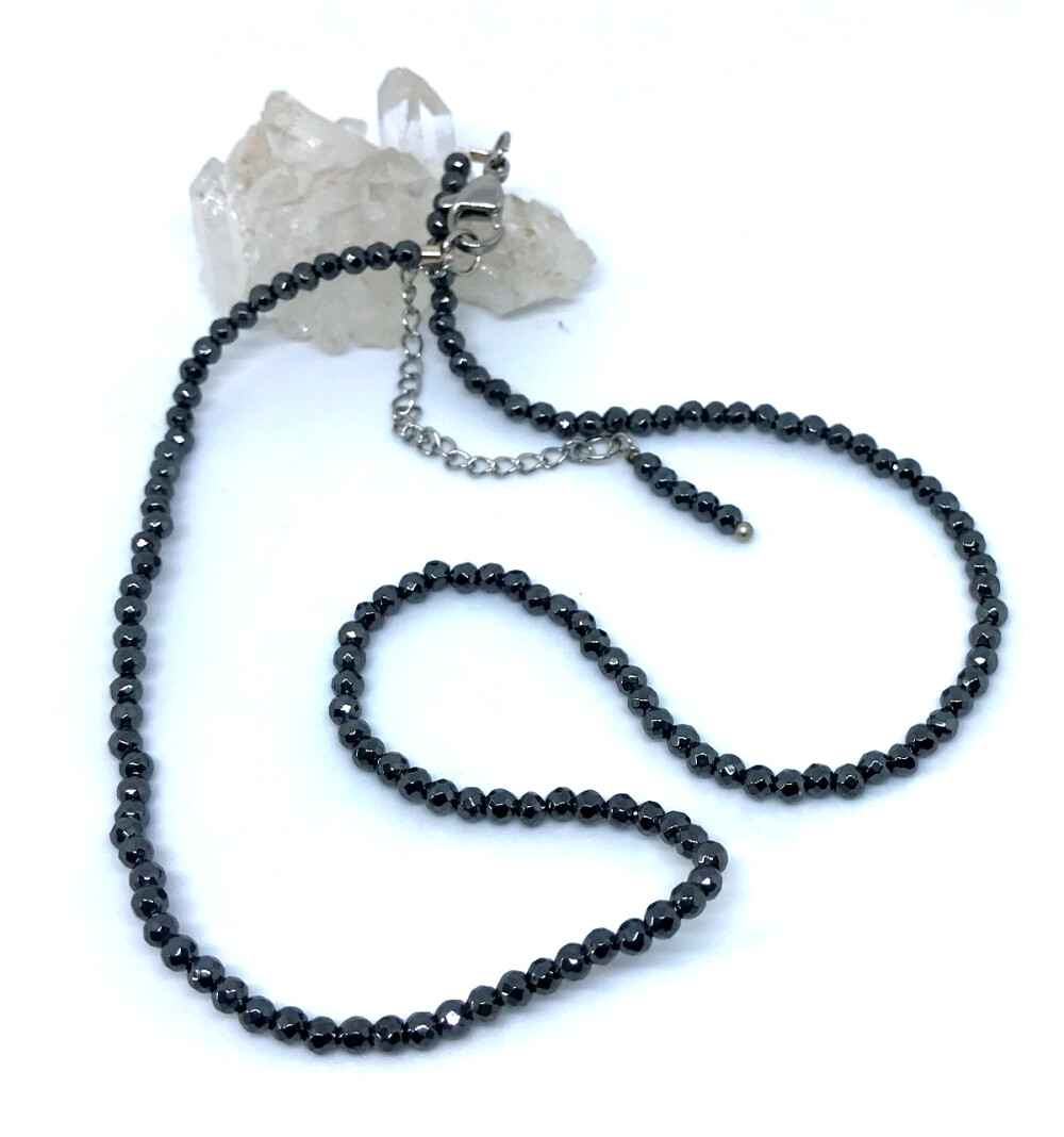 Choker Colar com Hematitas Facetadas e Aço Inox