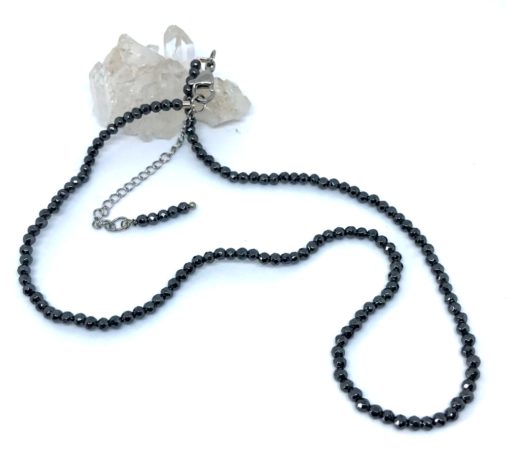 Choker Colar com Hematitas Facetadas e Aço Inox