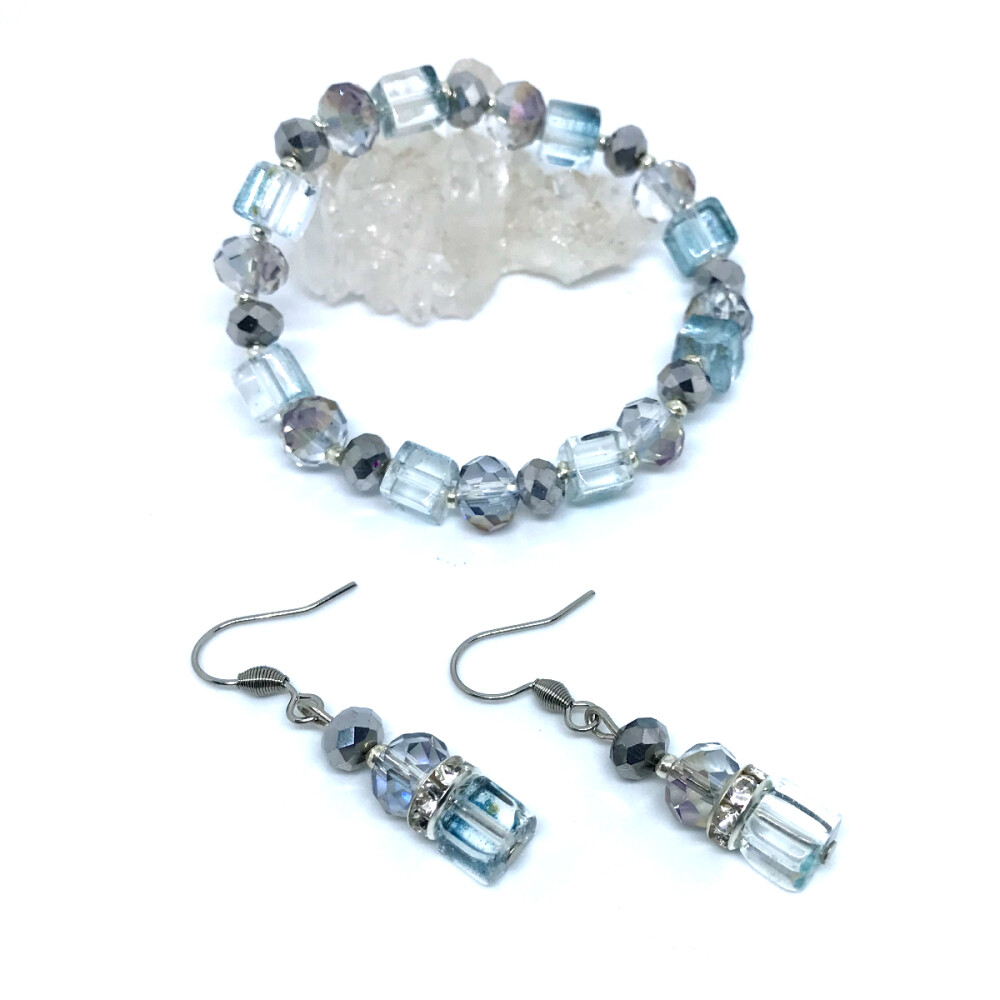 Conjunto luxo brinco e pulseira cristal boreal ( cinza azulado)